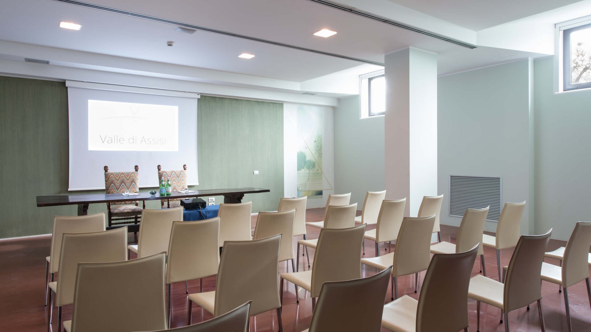 Sala Ulivi Convegni Assisi Perugia fino a 45 persone Sala Ulivi Convegni Assisi fino a 45 persone