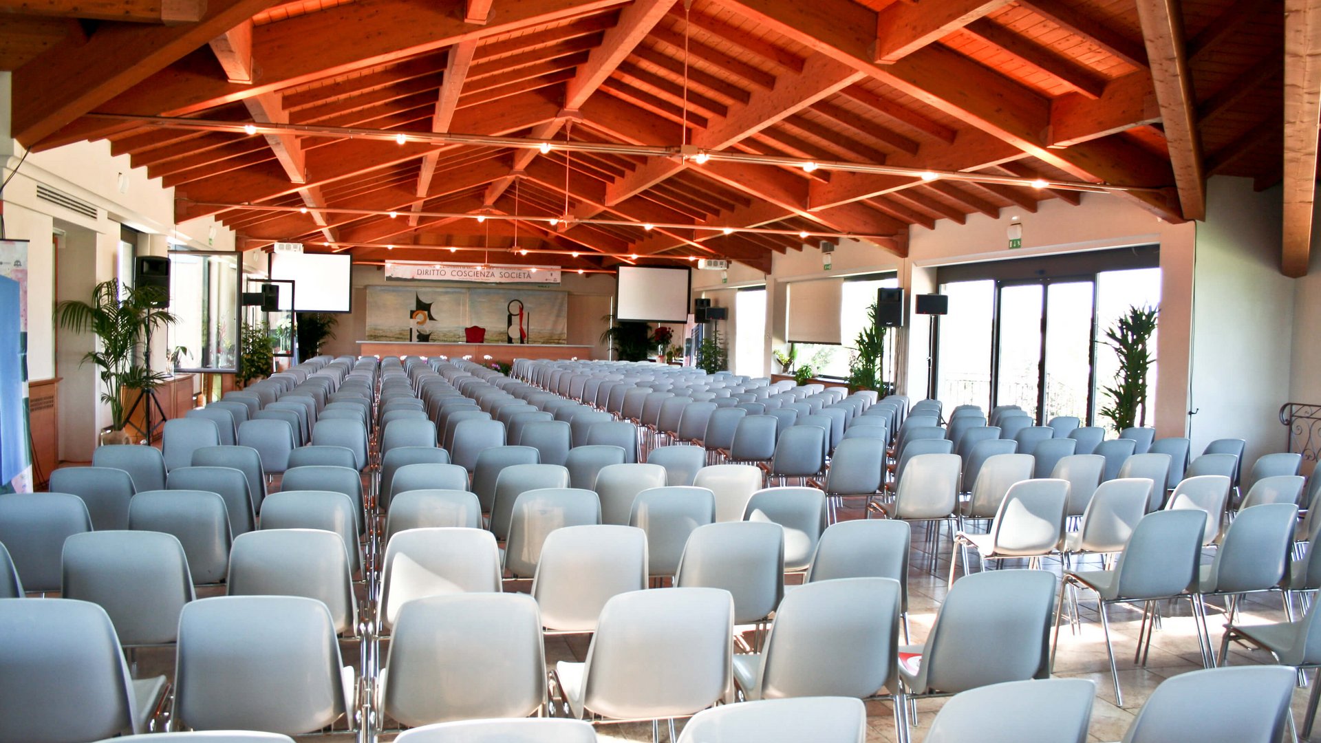 A Santa Maria degli Angeli - Assisi ( Perugia ) Centro Congressi e Meeting d'eccezione? I tuoi eventi vista Assisi Umbria Area Congressi in Umbria Assisi Perugia