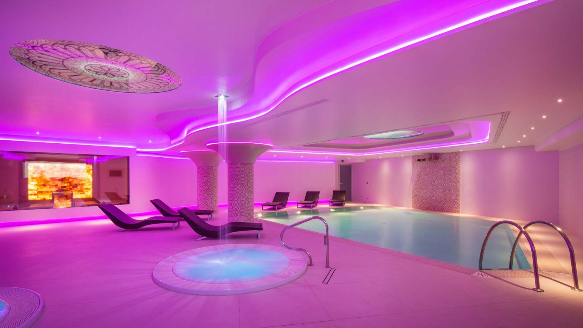 Assisi Cantico SPA con la sua vasca SPA in Umbria, vasca di Assisi Cantico SPA